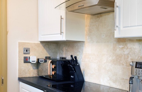 Howlett End House | Deluxe 5 Bedroom Bungalow, Forest Setting, Hot Tub