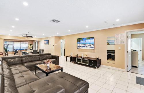 South Lake House | Deluxe 5BR Villa Heated Pool near Hollywood Beach