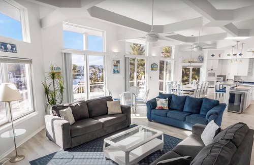 Loveladies House | Deluxe 6 Bedroom home in Loveladies with Pool!