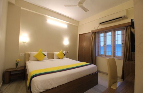 Salt Lake Bed & Breakfast | Deluxe AC Room at Anamitra Guest House #1