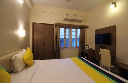 Salt Lake Bed & Breakfast | Deluxe AC Room at Anamitra Guest House #1