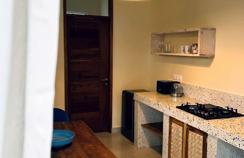 Jambiani Apartment | Deluxe apartment 2 for 2 people with AC, openplan kitchen and AC Villa Bahati