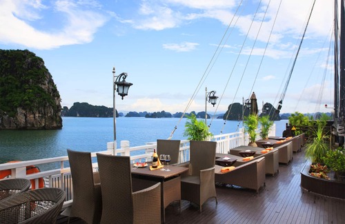 Hon Gai Boat Rental | Deluxe Balcony Cabin on Arcady Boutique Cruise (All inclusive)