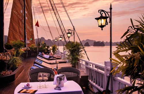 Hon Gai Boat Rental | Deluxe Balcony Cabin on Arcady Boutique Cruise (All inclusive)