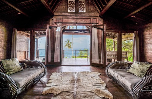 Suraberata Villa | Deluxe Beachfront Villa, Overlooking Balian Surf Break. Amazing Pool