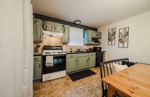Long Pond House | Deluxe Business Hub with Spa & Pool!
