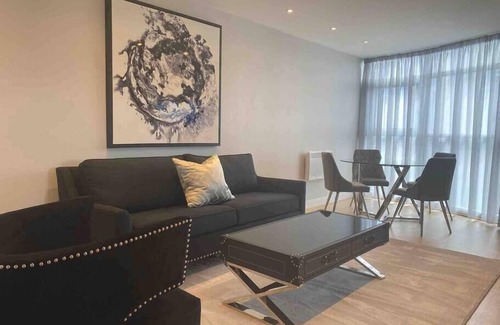 Cardiff City Centre Apartment | Deluxe Cardiff Centre Apartment with FREE PARKING