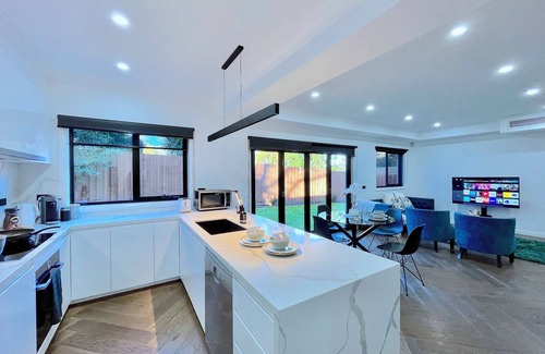 Ringwood House | Deluxe Contemporary Townhouse