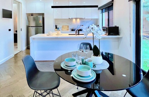 Ringwood House | Deluxe Contemporary Townhouse