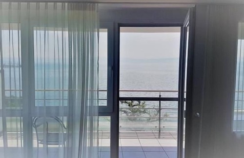 Immenstaad am Bodensee Apartment | Deluxe double room with large balcony and lake view
