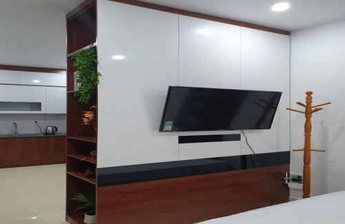 Hai Phong Apartment | Deluxe Double Bed Room in Great Location ! Vinhome Imperia Hai Phong