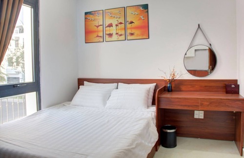 Hai Phong Apartment | Deluxe Double Bed Room in Great Location ! Vinhome Imperia Hai Phong