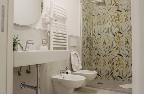 Rione XVIII Castro Pretorio House | Deluxe Double with Balcony (#102)