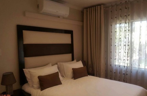 Greater Johannesburg Metropolitan Area House | Deluxe Family Apartment [Villa MikaMora]