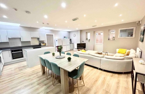 Borehamwood House | Deluxe Garden Room Borehamwood