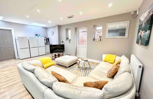 Borehamwood House | Deluxe Garden Room Borehamwood