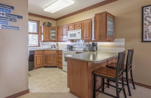 Silver Star Mountain Condo | Deluxe Grandview Condo with High Ceilings with Great Ski Access - Pet Friendly!