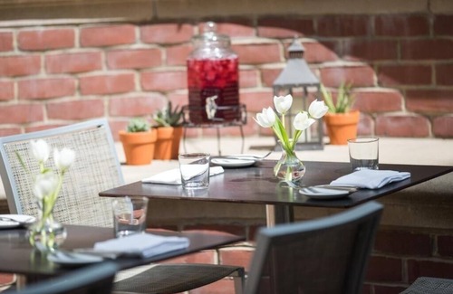 Old Town Alexandria Apartment | Deluxe Guest Room Near King Street Garden Park WDC