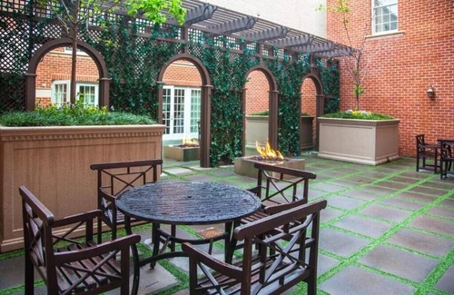 Old Town Alexandria Apartment | Deluxe Guest Room Near King Street Garden Park WDC
