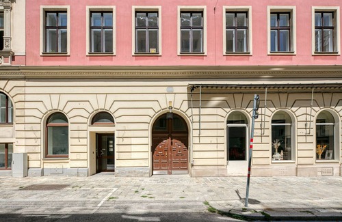 Josefstadt Apartment | Deluxe Josefstadt 2BR w/Elevator, walk to bars + Metro U6, by Blueground
