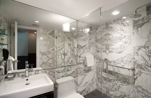 Kalorama Heights Hotel | Deluxe King Room at The Normandy Hotel, Minutes to Smithsonian's National Zoo!