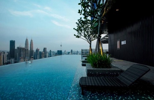 Kampung Datuk Keramat Apartment | Deluxe King Suite with Twin Tower View 15