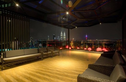 Malaysian Police Training Centre Apartment | Deluxe King Suite with Twin Tower View 16