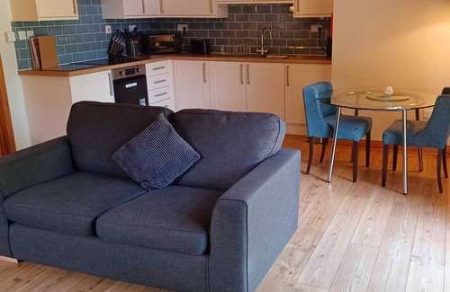 Little Stukeley Apartment | Deluxe Lodge with a Lake View and Hot Tub