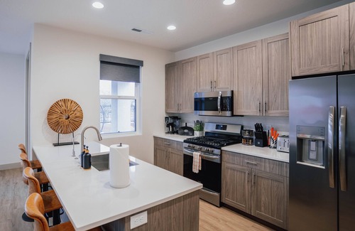 Santa Clara House | Deluxe Manor with Private Hot Tub