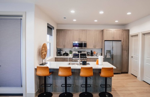Santa Clara House | Deluxe Manor with Private Hot Tub