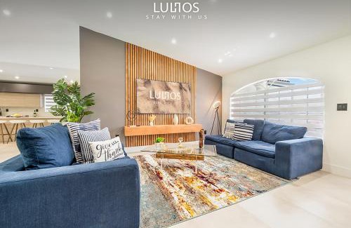 Richmond West House | Deluxe Miami House w 5BR Mini Golf & Heated Pool L62
