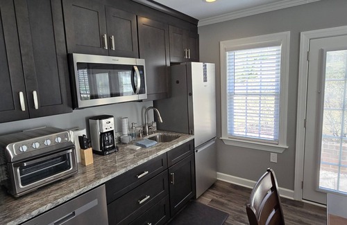 Northeast Raleigh House | Deluxe! New Apt Loft Near Downtown – Ready for Families and Business Travelers.