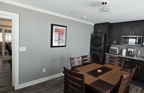Northeast Raleigh House | Deluxe! New Apt Loft Near Downtown – Ready for Families and Business Travelers.