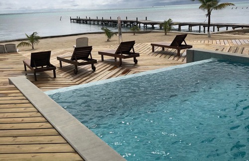 San Pedro Condo | Deluxe Ocean Front Suites A2- Pool/Jacuzzi/heart of Town