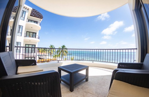 San Pedro Condo | Deluxe Ocean Front Suites C2- Pool/Jacuzzi/heart of Town