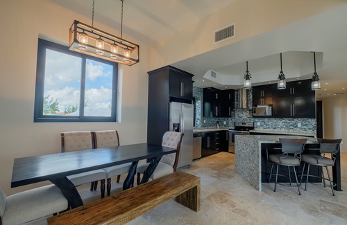 San Pedro Condo | Deluxe Ocean View Suites D2- Pool/Jacuzzi/heart of Town