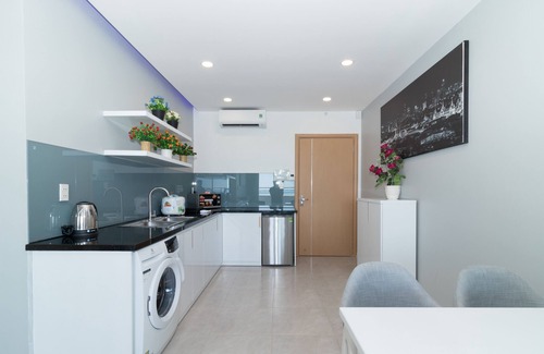 Vinh Hai Apartment | Deluxe Panoramic Ocean & City View Apartment (2424)