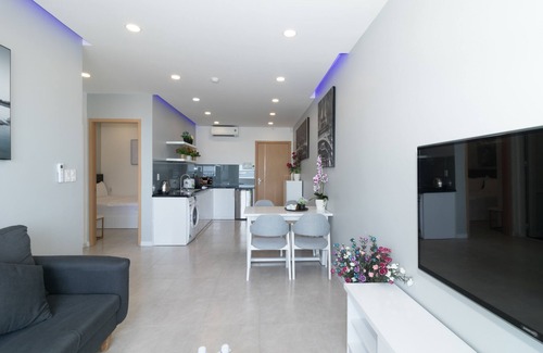 Vinh Hai Apartment | Deluxe Panoramic Ocean & City View Apartment (2424)