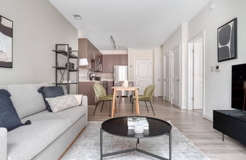 Jefferson Manor Apartment | Deluxe Potomac Yard 1BR w/W/D & Concierge, nr Airport, by Blueground