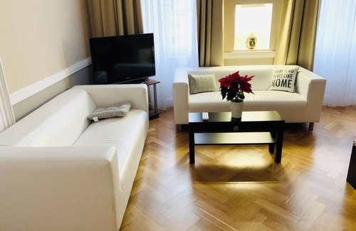 Nove Mesto House | DELUXE RESIDENCE AT DANCING HOUSE A/C & NETFLIX 🎥