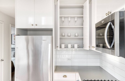 Near North Side Apartment | Deluxe River North 1BR w/Gym, Lounge & Roof, nr Riverwalk, by Blueground