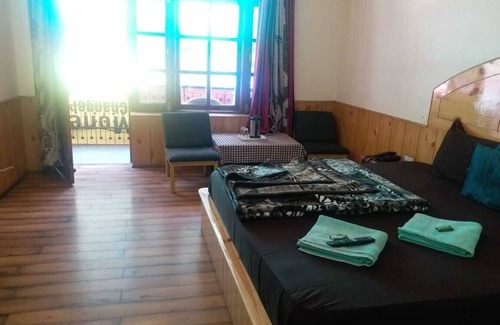 New Manali Hotel | Deluxe Rooms on Mall Road