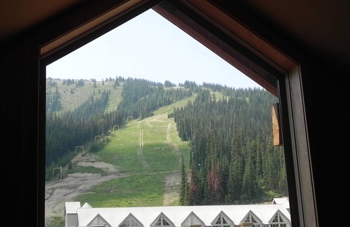 Okanagan-Similkameen Condo | Deluxe Ski in/out Condo in Village Centre