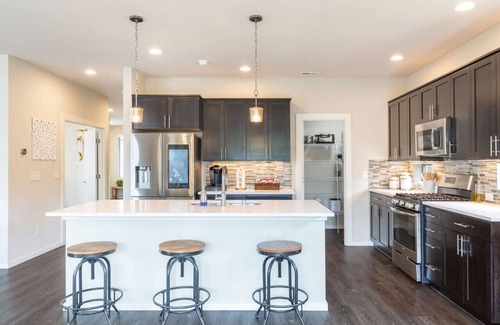 Kent House | Deluxe & Spacious~Gym~Hot Tub