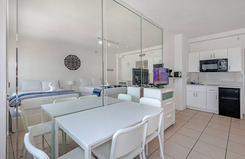 Mid Beach Apartment | Deluxe studio on the 7th floor