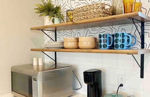 Joplin House | Deluxe Studio w/great location! Sleek & stylish!