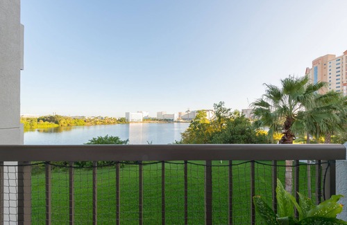 Florida Center Apartment | Deluxe Studio w/Lakeview - free parking/pool