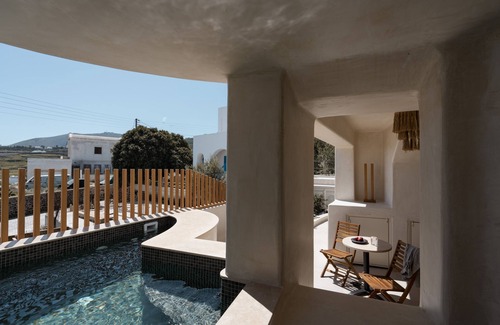 Vothon Apartment | Deluxe Suite with private Pool