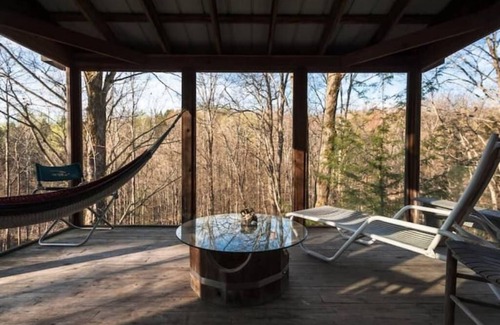 Durham Region Cabin | Deluxe Tree House 1 Hour from Toronto