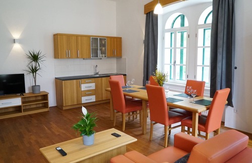 Kozarisce Apartment | Deluxe Two-Bedroom Apartment with Castle&Garden View